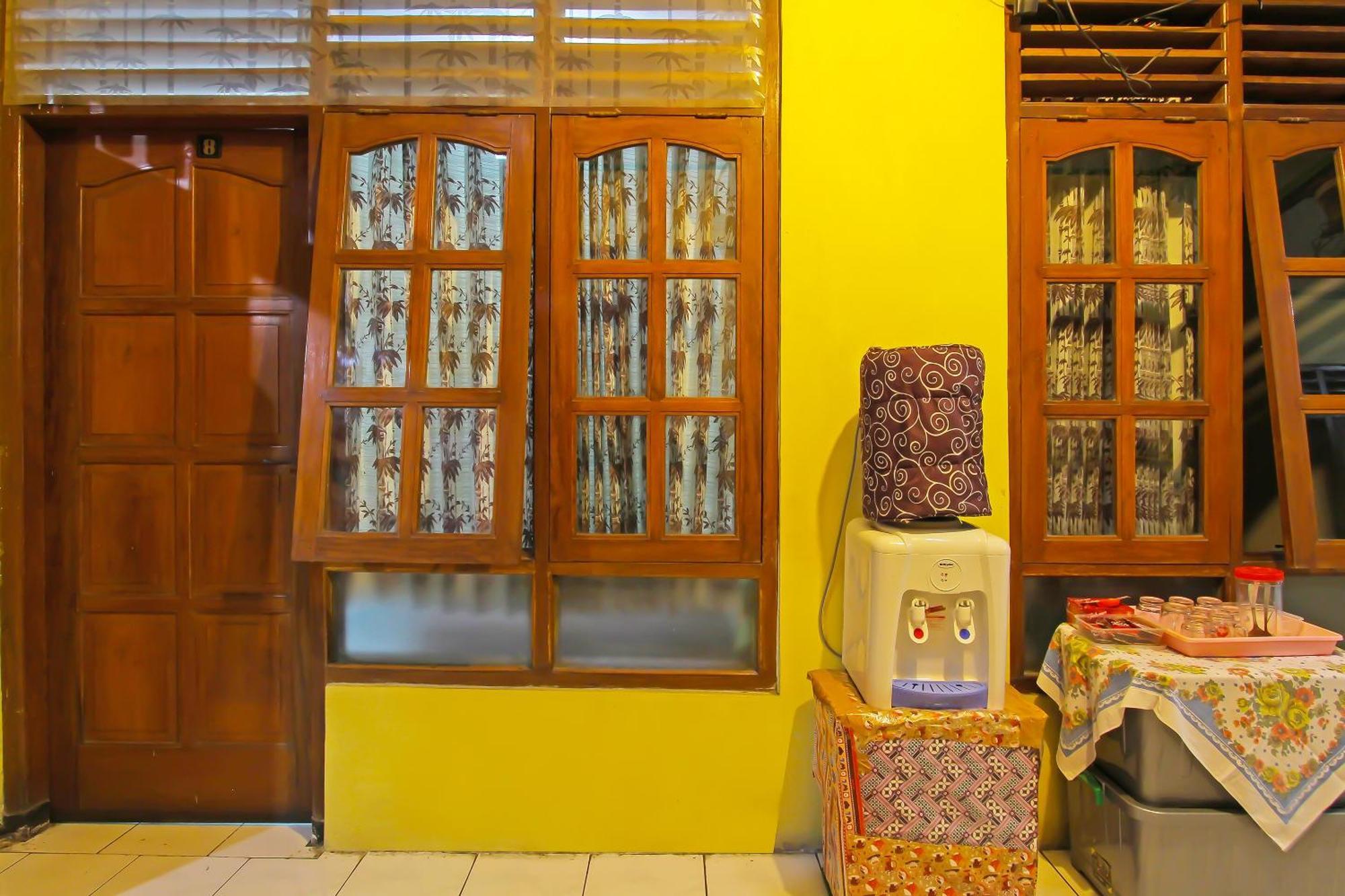 Spot On 91911 Rejeki Homestay Syariah Malioboro Yogyakarta Exterior photo
